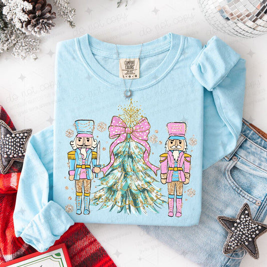 COQUETTE TREE WITH NUTCRACKERS