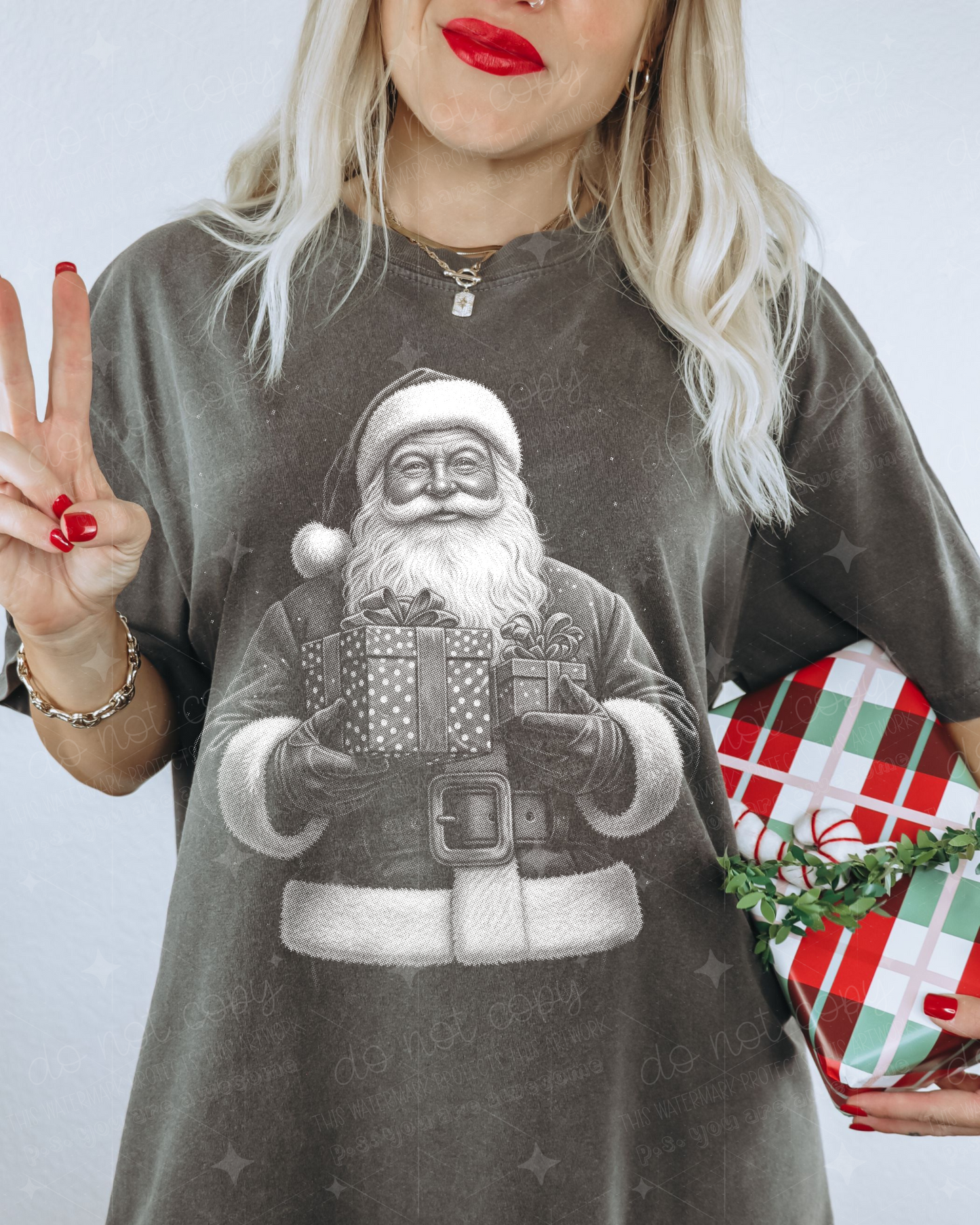 SANTA CLAUS HOLDING GIFTS