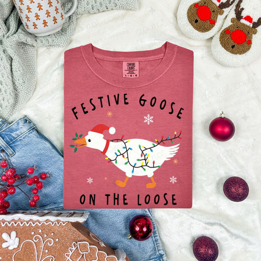 FESTIVE GOOSE ON THE LOOSE